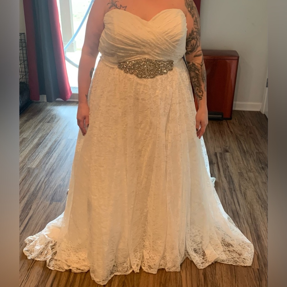 David’s Bridal Strapless Wedding Dress- INCLUDES DRESS BAG